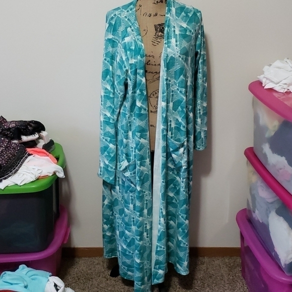 LuLaRoe Sweaters - Nwt xl lularoe sarah. Geometric aqua design.